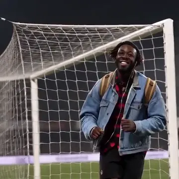Ozil Goal AI - Photo to an AI football goal inspired by Özil